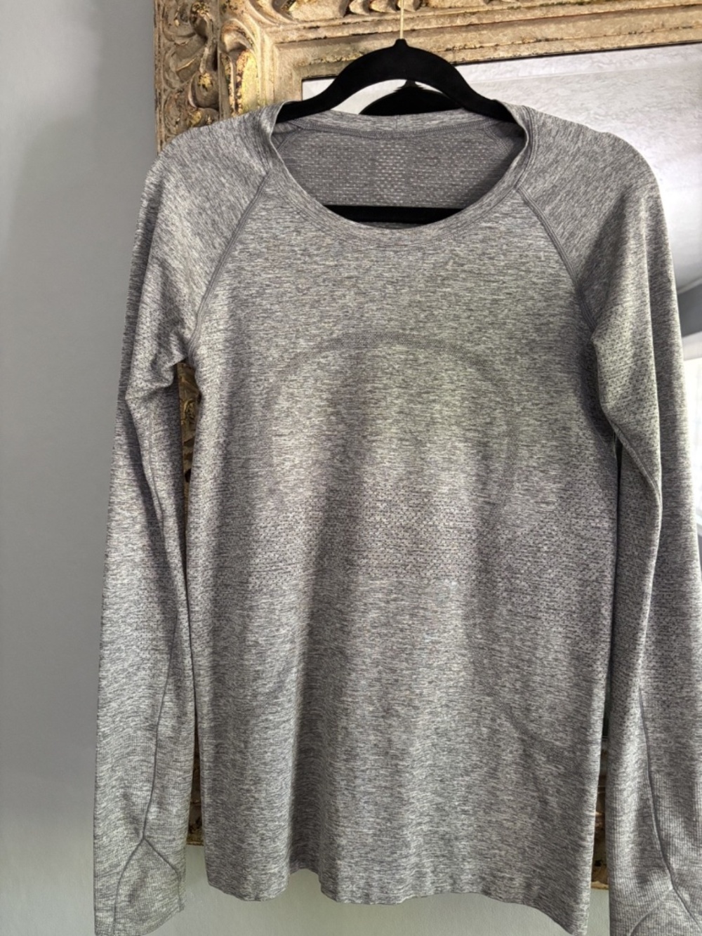 Lululemon Women's Swiftly Tech Long Sleeve Heather Gray Crew Neck Shirt Size 8